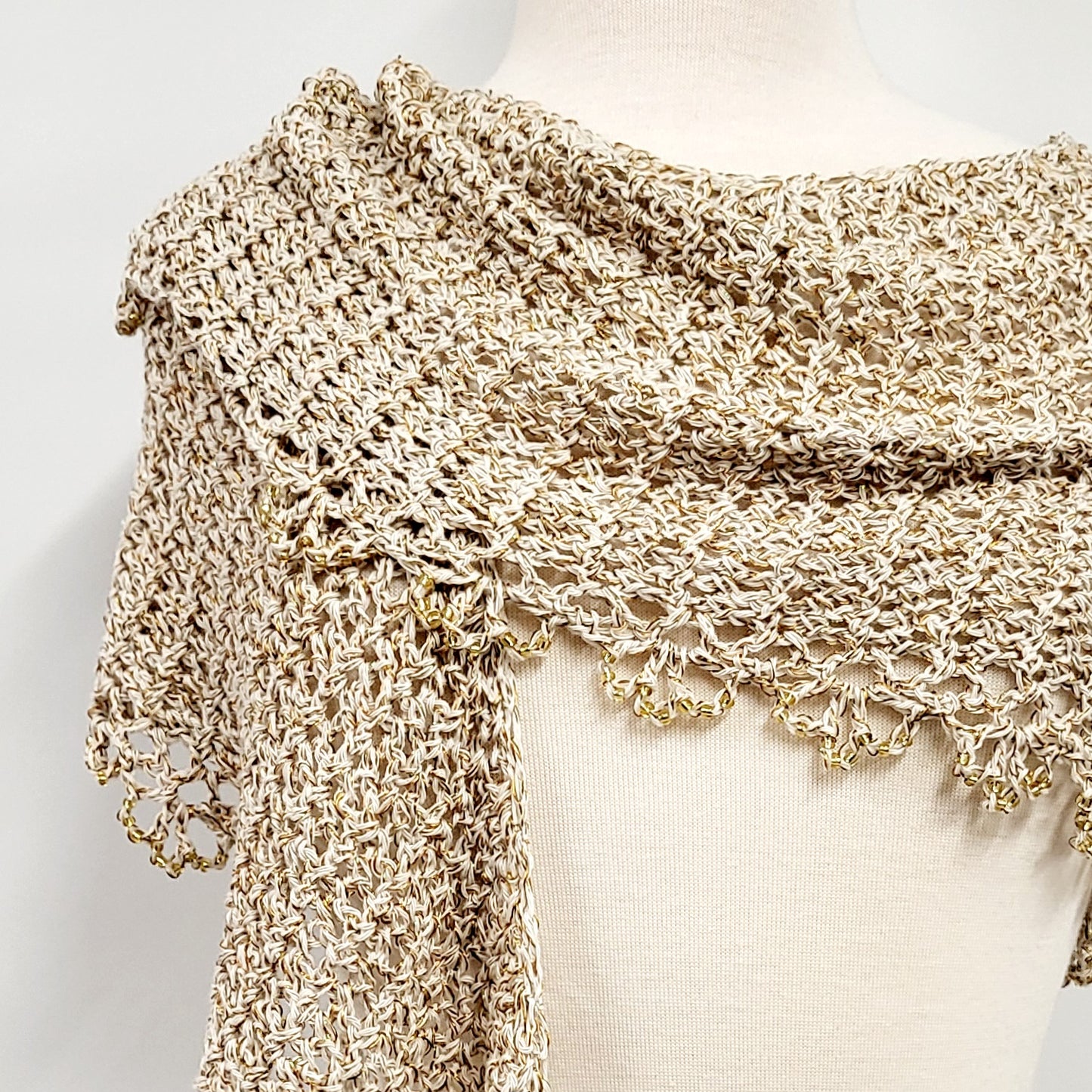 MPA - Châle Florescence tricoté au crochet, beige et doré